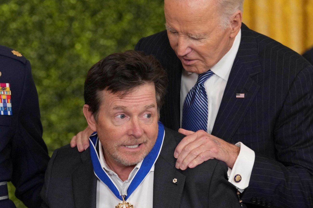 Schorowany Michael J. Fox odznaczony przez Joe Bidena. Nagrania z ceremonii wzruszają