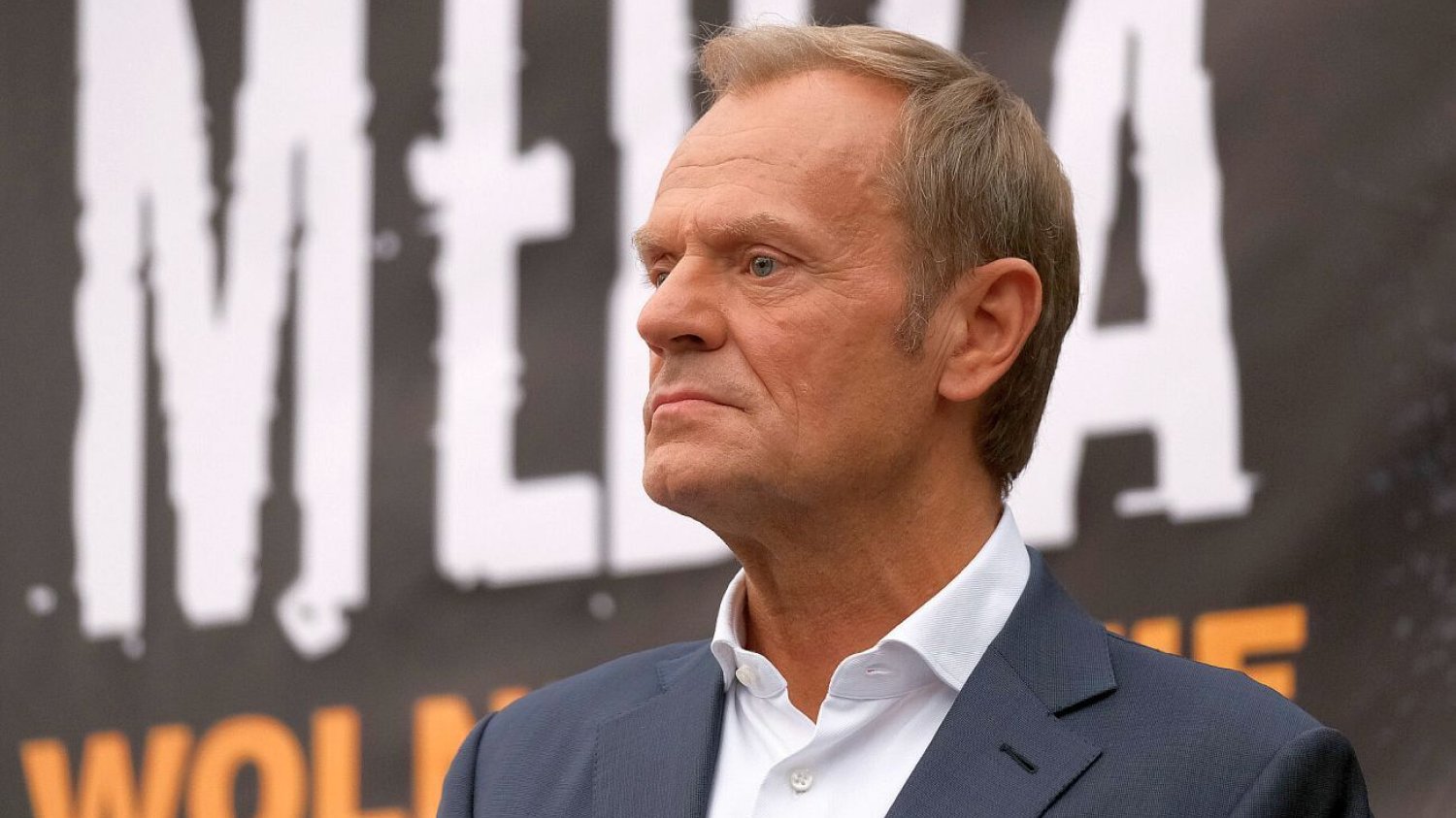 Donald Tusk chce obronić TVN. Zapowiedział zmianę w prawie.
