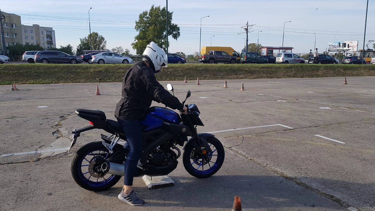 Opanowanie jazdy na motocyklu zajmie raczej więcej niż jedną godzinę. Ale od czegoś trzeba zacząć.
