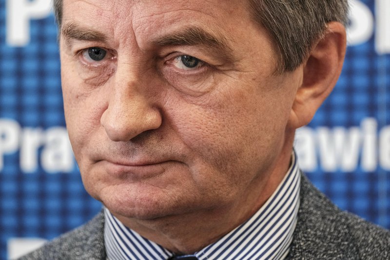 Według informacji tabloidu marszałek Sejmu pojawił się wczoraj w siedzibie PiS.