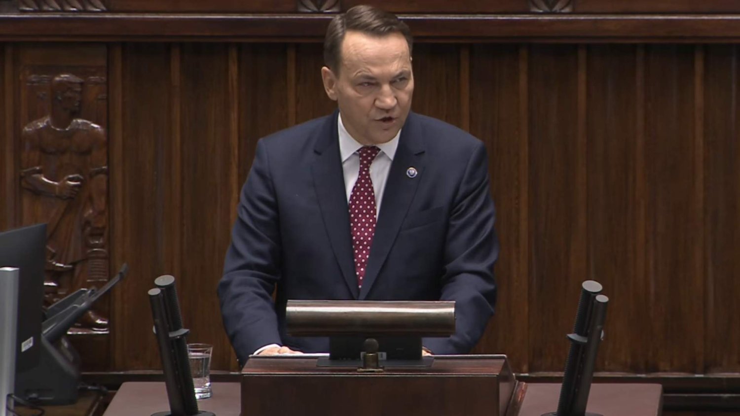 Sikorski paroma zdaniami z exposé rozwścieczy Putina. Poniżająca Rosję wyliczanka