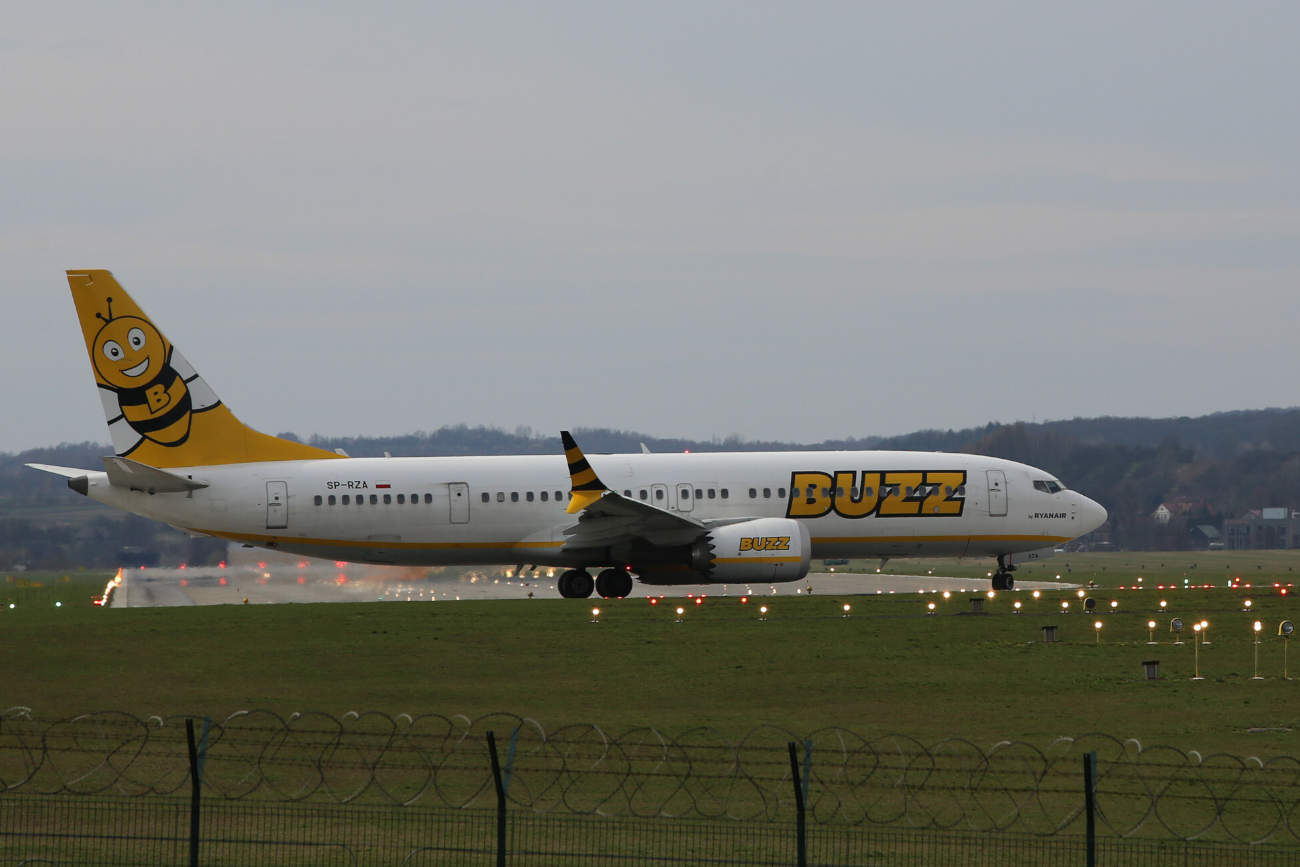 Dramatyczna ewakuacja samolotu Ryanair lecącego do Krakowa. W kabinie pojawił się dym