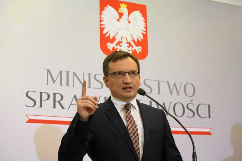 Zbigniew Ziobro broni wandali.