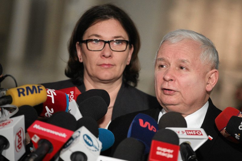 Rzeczniczka PiS Beata Mazurek wie, jak się podlizać prezesowi Jarosławowi Kaczyńskiemu