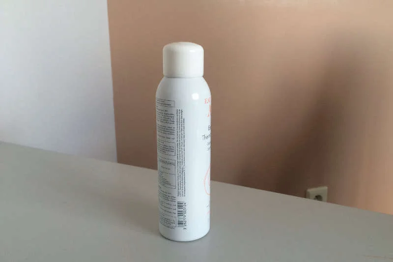 Woda termalna w sprayu za 40 złotych to tylko efekt placebo? Dermatolog dr Ewa Skulska przekonuje, że nie