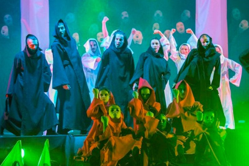 Prawicowcy z Krakowa chcą dochodzenia w sprawie spektaklu "Neomonachomachia"