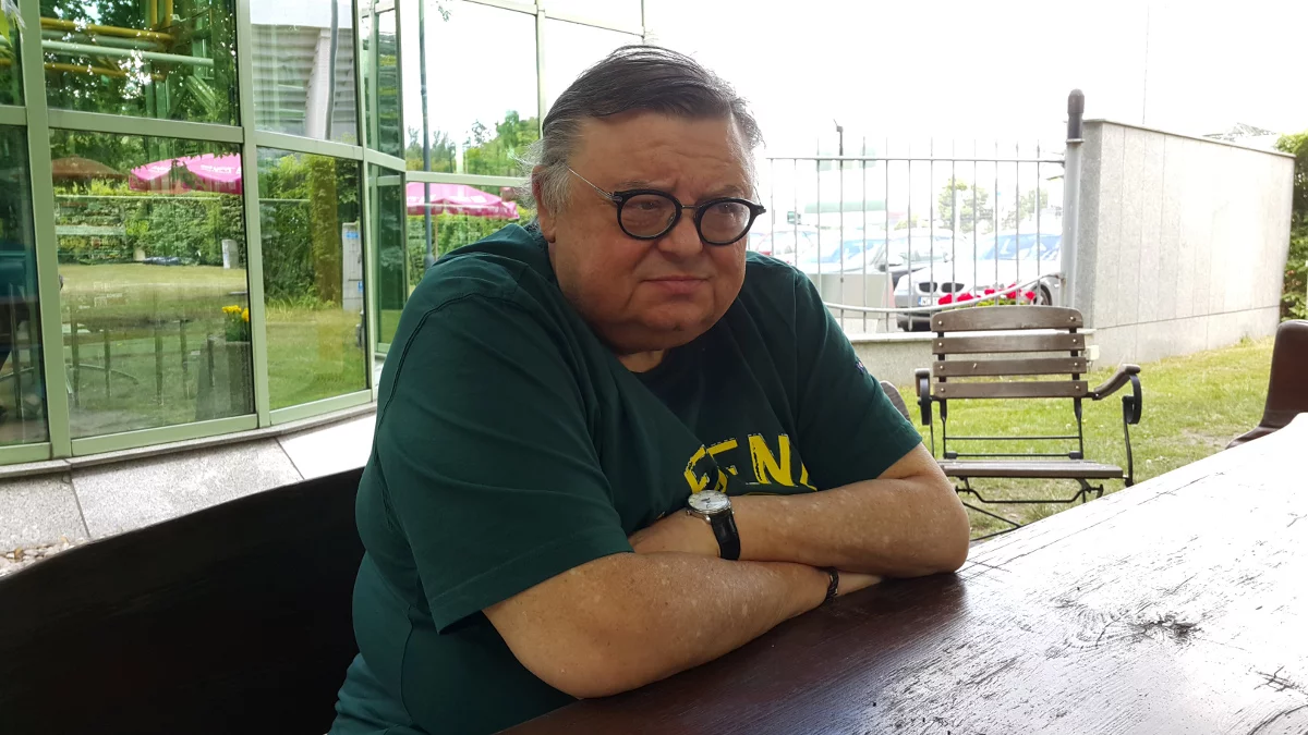 Wbrew napisowi na koszulce, Wojciech Mann nie uważa się za legendę.