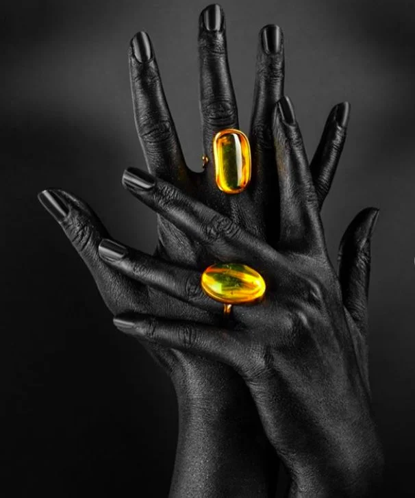 Bursztynowa biżuteria rosyjskiej marki Amber Holl