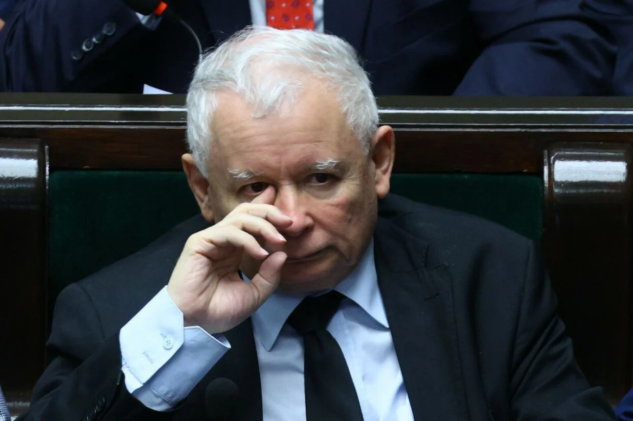 Bardzo słaby wynik PiS w sondażu Estymatora dla "Do Rzeczy".
