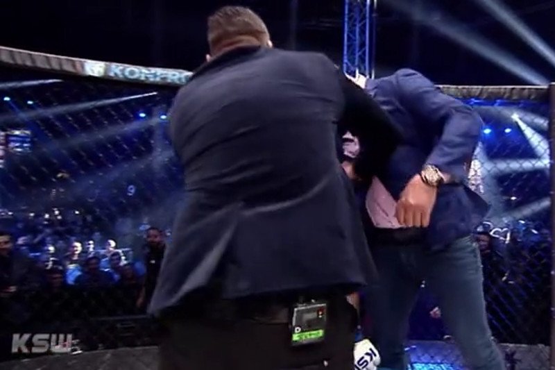 Skandal na gali KSW 41. Artur Szpilka wbiegł na ring i zaatakował Oświecińskiego po wygranej z Popkiem