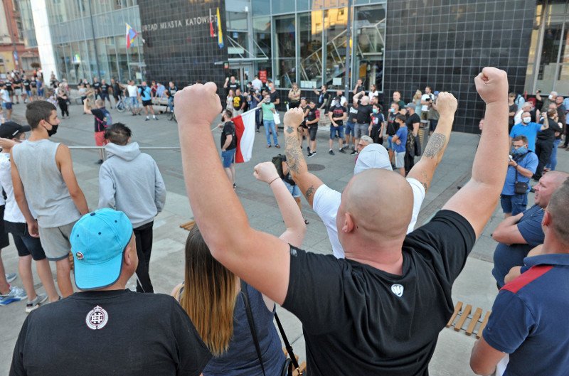 Katowice: zatrzymano mężczyznę, który hajlował po marszu antyLGBT