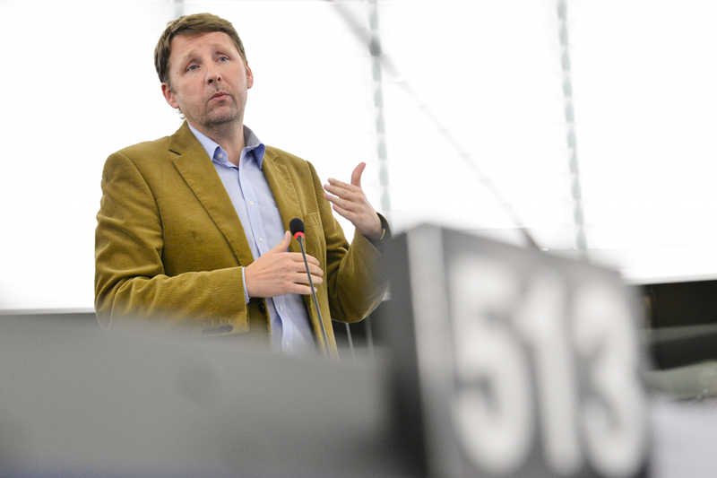 Marek Migalski razem z Krzysztofem Liskiem i Sławomirem Nitrasem doprowadził do uchwalenia apelu o oddanie Polsce wraku tupolewa.