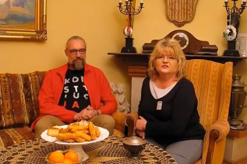 Wraz z Elżbietą Pawłowicz Mateusz Kijowski wystąpił w krótkim nagraniu, w którym dziękuję za finansowe wsparcie.