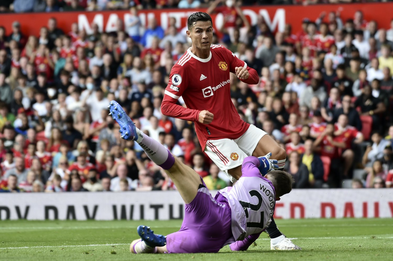 Cristiano Ronaldo wrócił do Premier League i od razu strzelił dwa gole dla Manchesteru United