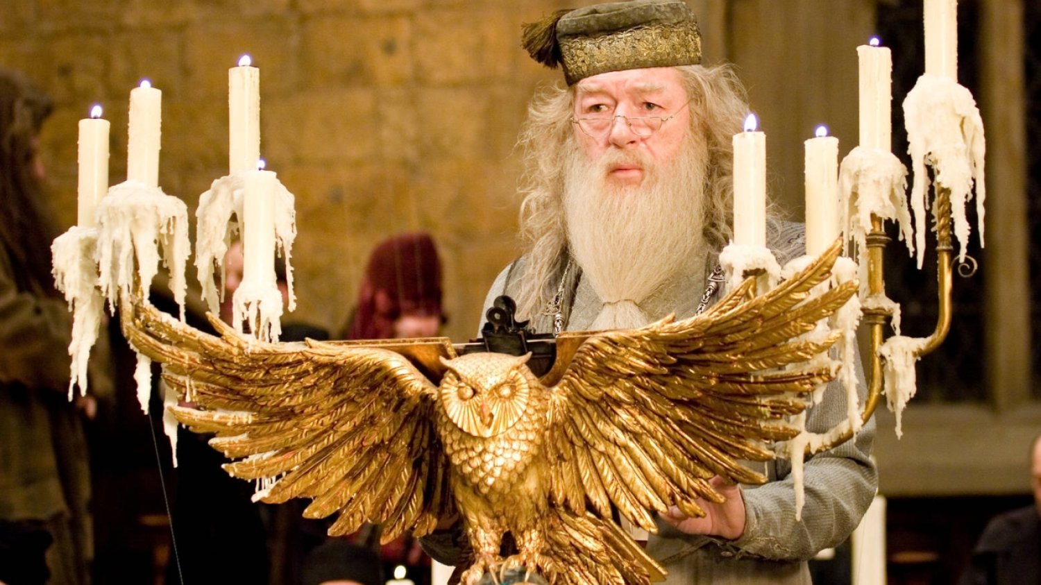 Nowy Dumbledore znalazł się w ogniu krytyki. Poszło o jedną rzecz. John Lithgow krytykowany za rolę Dumbledore'a. Aktor odpowiedział.