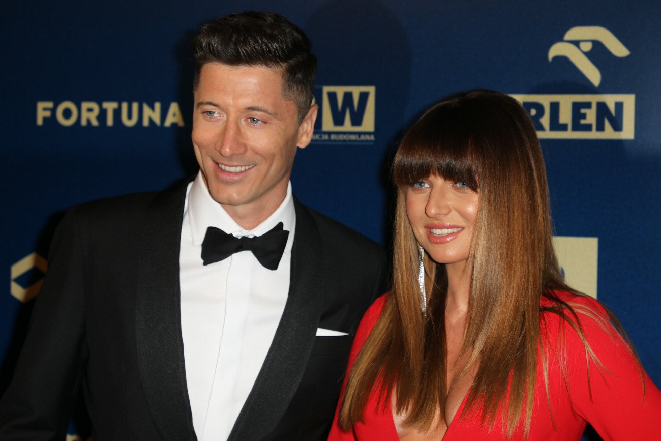 Anna Lewandowska co jakiś czas pokazuje swojego męża w mediach społecznościowych. Tym razem prosto z siłowni.