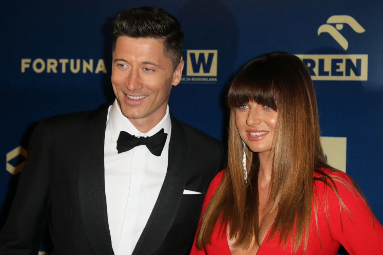 Anna Lewandowska co jakiś czas pokazuje swojego męża w mediach społecznościowych. Tym razem prosto z siłowni.