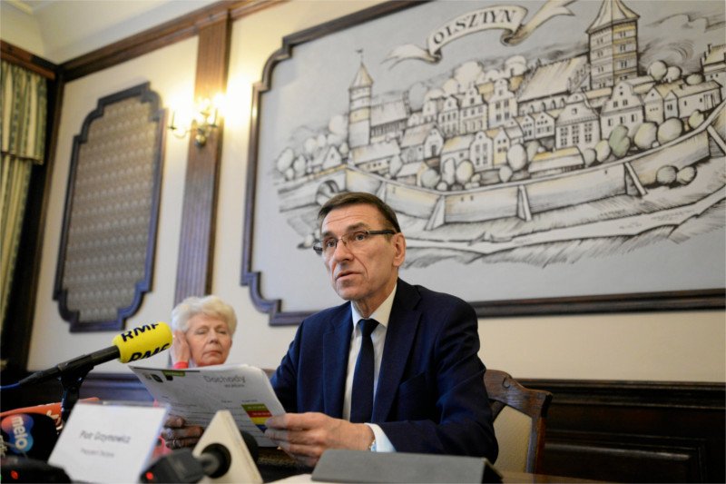 Prezydent Olsztyna Piotr Grzymowicz skrytykował wizytę posła PiS w olsztyńskim ratuszu.