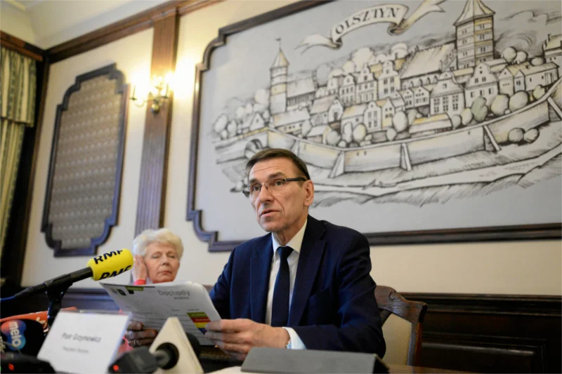 Prezydent Olsztyna Piotr Grzymowicz skrytykował wizytę posła PiS w olsztyńskim ratuszu.