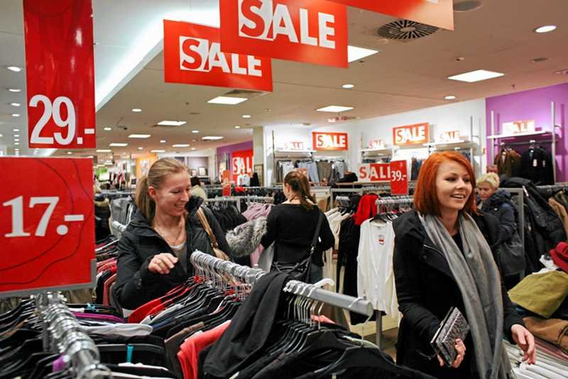 W grudniu sklepy kuszą wyprzedażami. Warto znać swoje prawa robiąc zakupy.