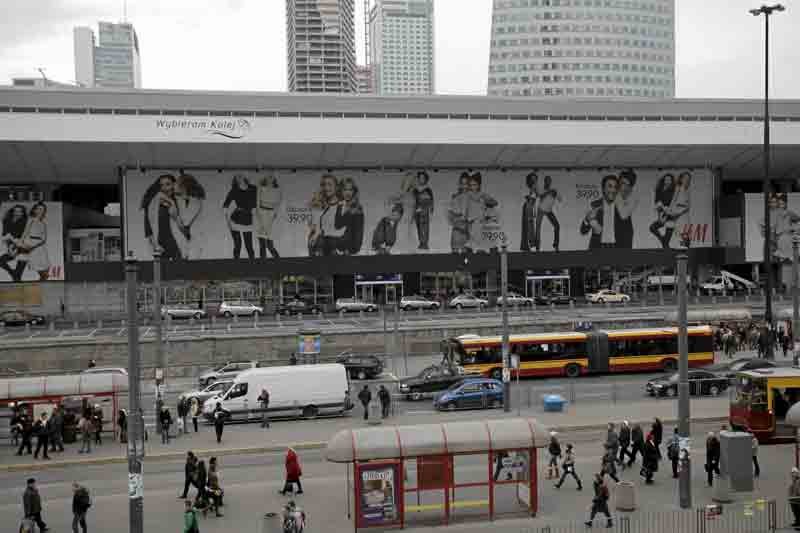 Reklama H&M na Dworcu Centralnym w Warszawie, 1.12.2011