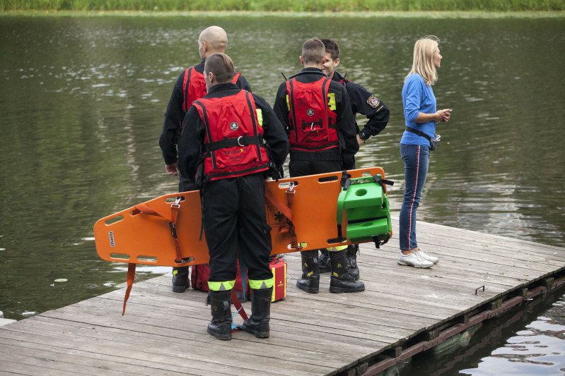 Kobieta zaginęła w jeziorze w Ińsku. Odnalazła się w galerii handlowej na terenie Szczecina