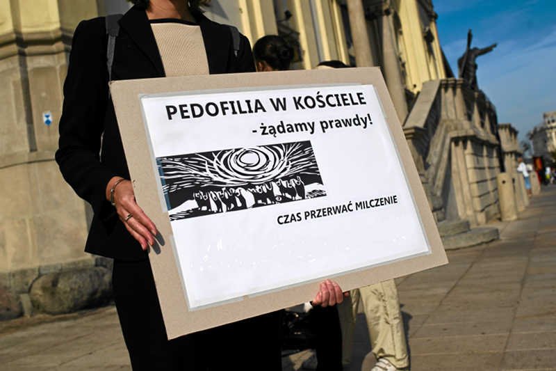Ofiary księży-pedofili chcą założyć fundację. Na zdjęciu: Pikieta przeciwko pedofilii w Kościele.