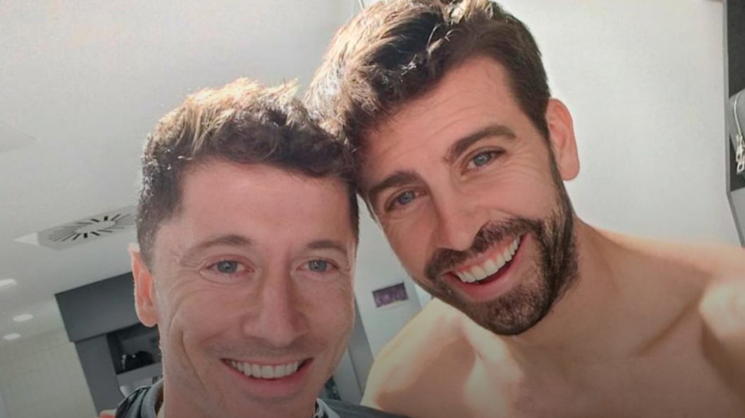 Lewandowski i Pique zakończyli mecz z Osasuną Pampeluna z czerwonymi kartkami. Ale i tak mogli być zadowoleni.