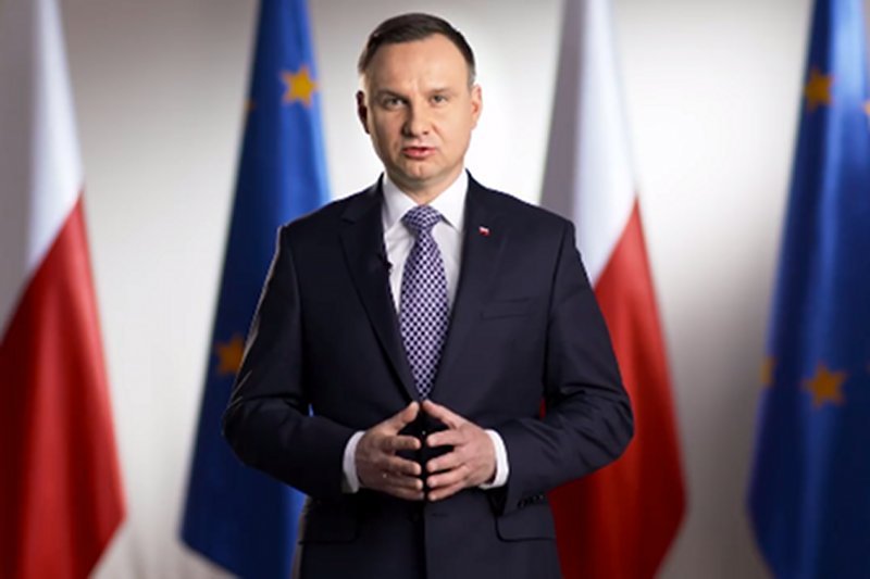Prezydent Andrzej Duda w orędziu podkreśli, że pomysł referendum w sprawie konstytucji jest jego decyzją.