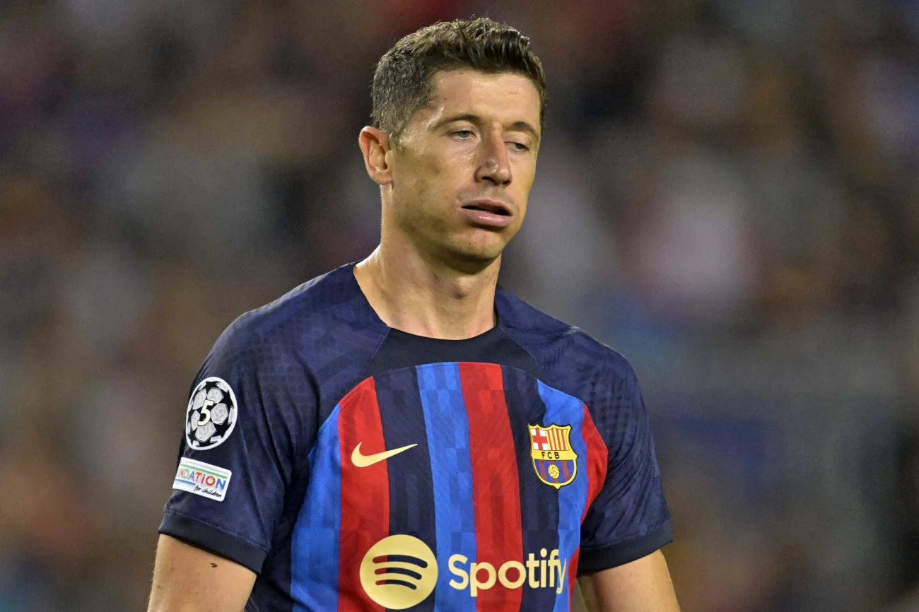 Robert Lewandowski nie zdołał przedrzeć się z Barceloną do fazy pucharowej Ligi Mistrzów. To jednak nie koniec wyzwań.