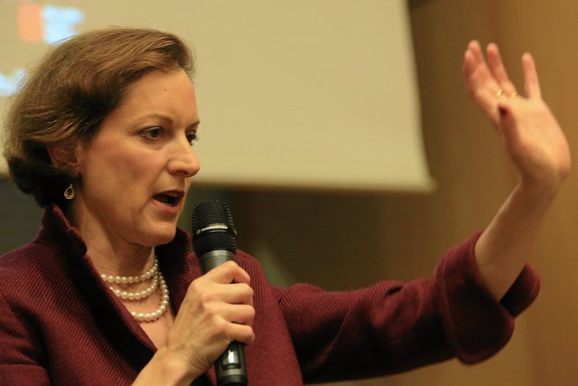 Anne Applebaum uważa, że Rosja i Chiny próbują podkopać wiarę w siłę Stanów Zjednoczonych