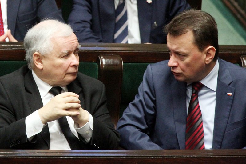 Czy szef MSWiA Mariusz Błaszczak i inni członkowie rządu Jarosława Kaczyńskiego na pewno radzą sobie z podstawowymi zadaniami?