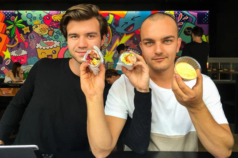 Rafał i Czarek z Abstrachuje w Om Nom Nom.