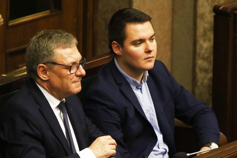 W Sejmie miało odbyć się głosowanie w sprawie zgody na zatrzymanie posła PO Stanisława Gawłowskiego. Jak ujawnił poseł Łukasz Rzepecki, punkt ten zdjęto z obrad, bo w PiS wybuchł bunt.