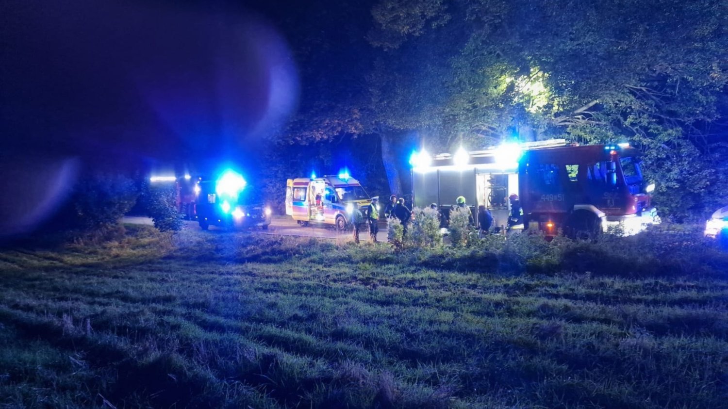 Samochód wjechał w grupę nastolatków. Jedna osoba nie żyje