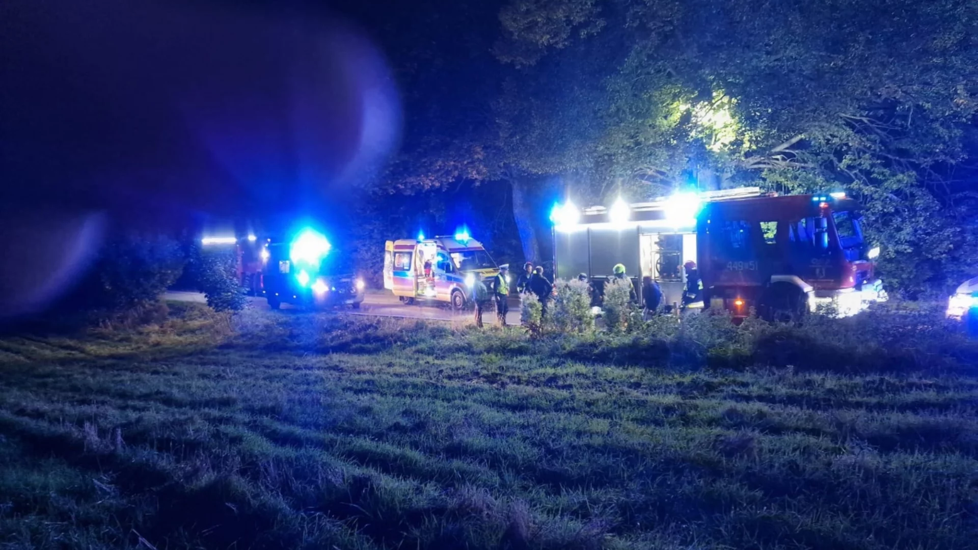 Samochód wjechał w grupę nastolatków. Jedna osoba nie żyje