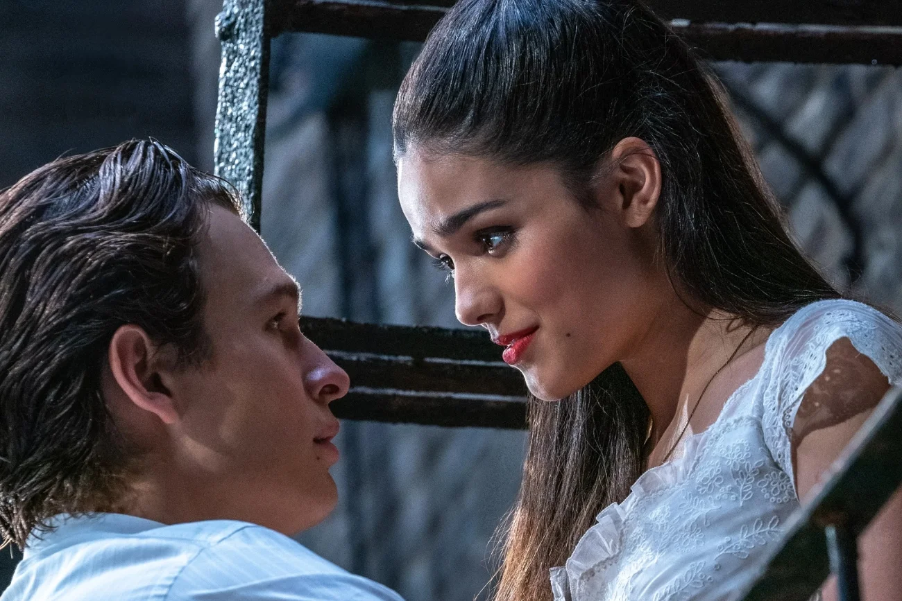 Ansel Elgort i Rachel Zegler w musicalu "West Side Story"