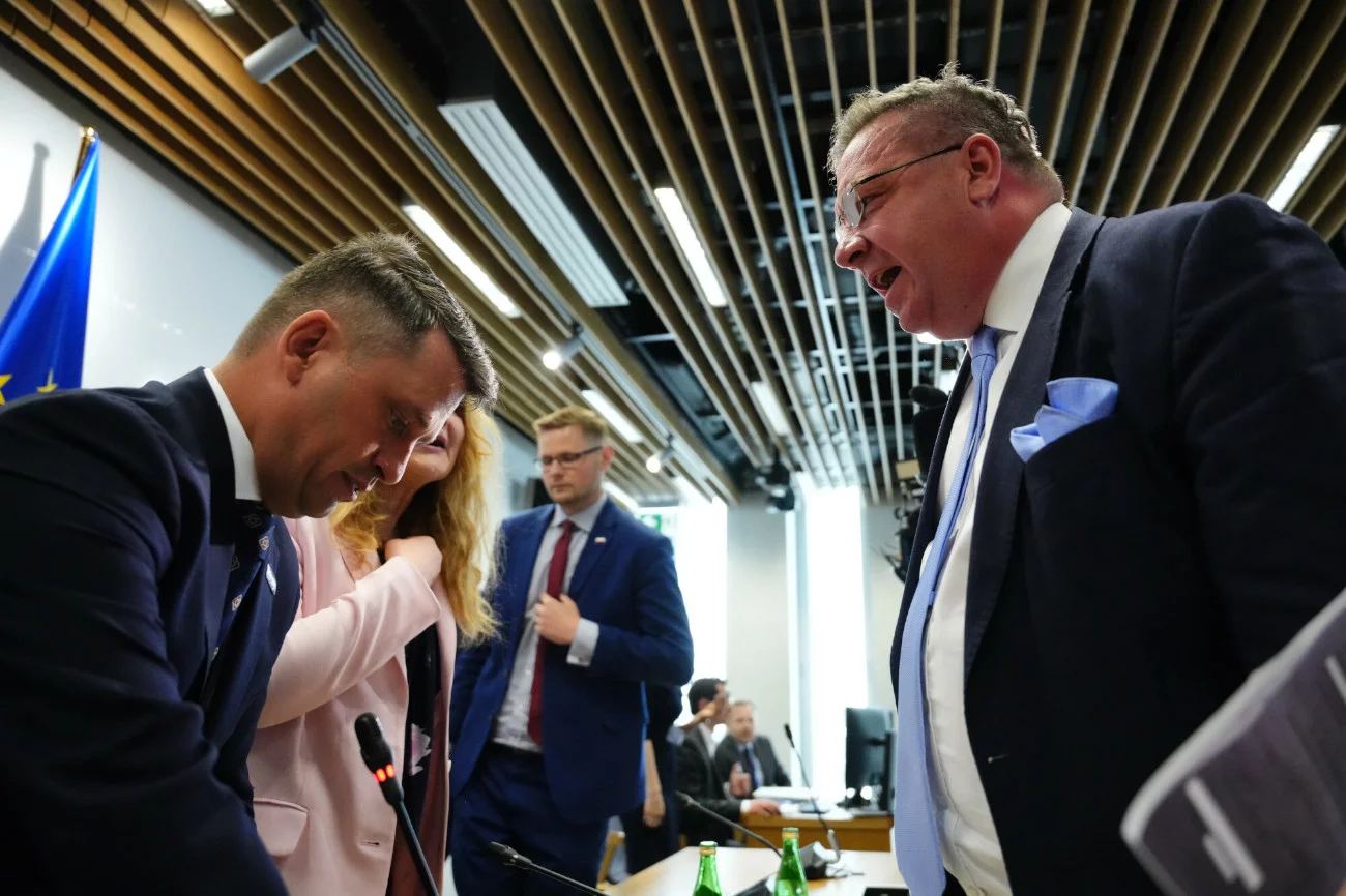 Ależ awantura na komisji w Sejmie. Michał Wójcik z PiS nie potrafił utrzymać emocji Michał Wójcik z PiS ruszył w kierunku szefa komisji. Awantura w Sejmie