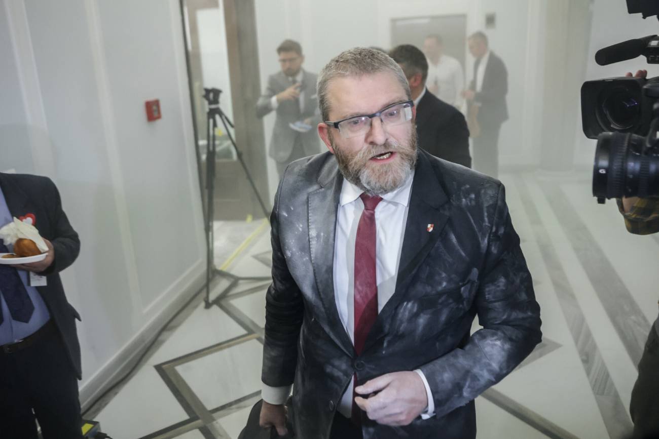 Prokuratura z urzędu wszczęła postępowanie ws. ataku Grzegorza Brauna w Sejmie