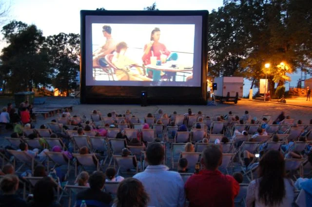 Kino na leżakach