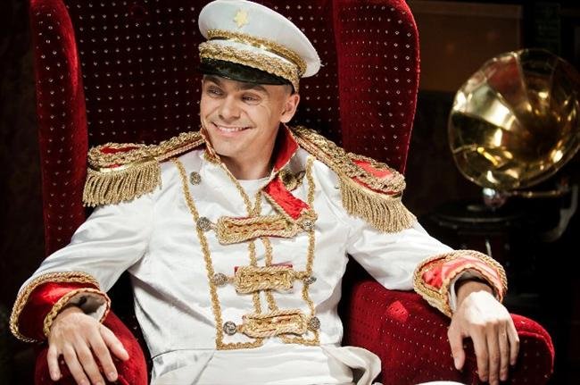 kadr z programu Vivy "Łowy króla disco"