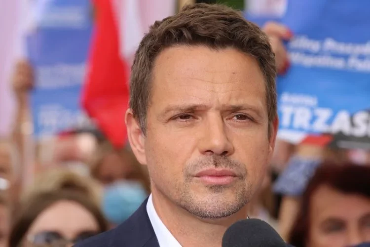 Trzaskowski wymownie skomentował kolejne transfery posłów KO do Polski 2050 Szymona Hołowni.