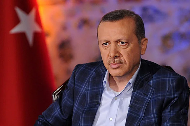 Prezydent Erdogan przeprowadza czystki w Turcji.