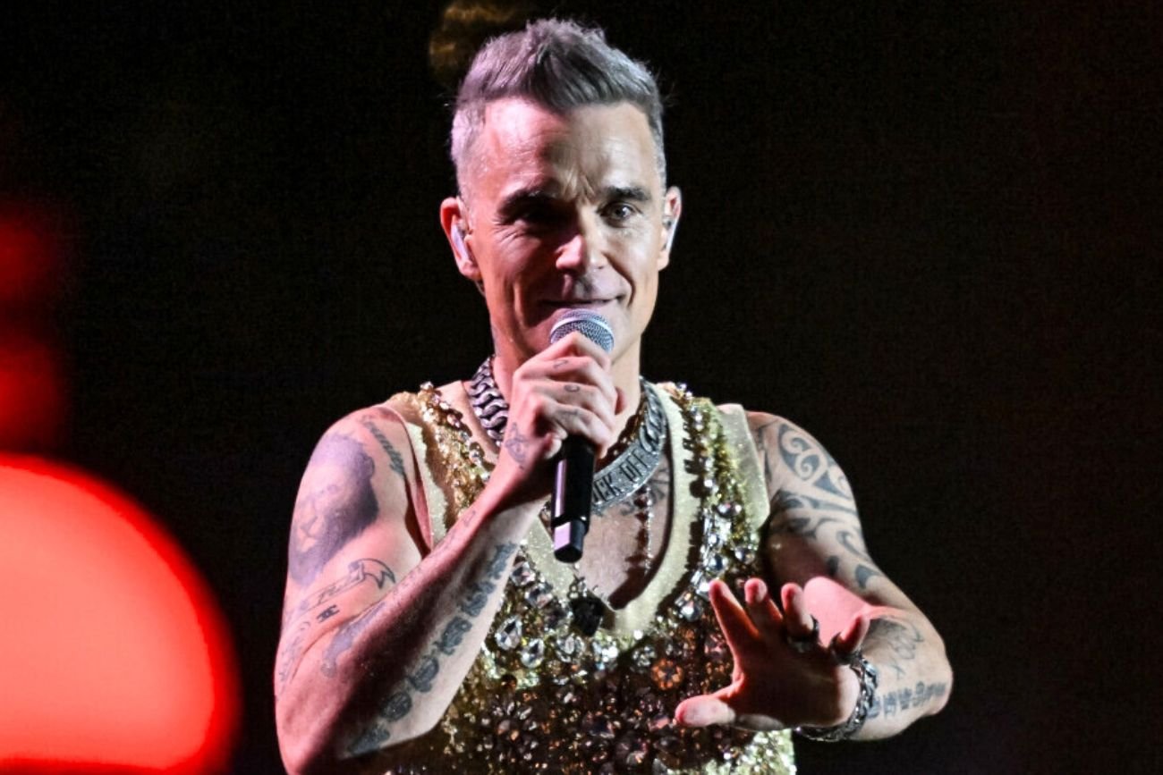 Ten wykonawca wie jak zaskoczyć. Robbie Williams zagrał niespodziewany koncert w Warszawie