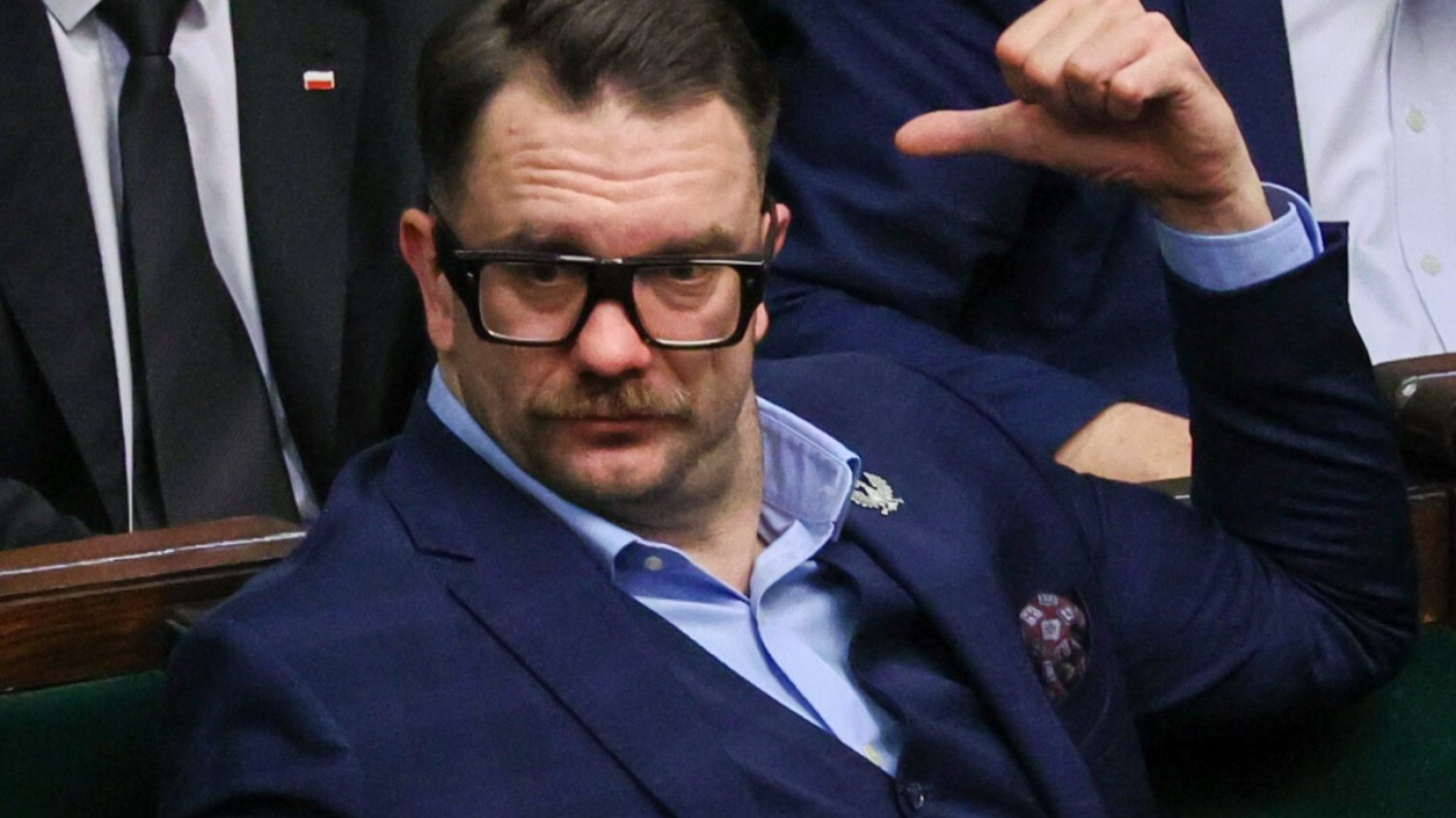 Poseł Łukasz Mejza ma kłopoty. Polityk wykorzystywał swoich współpracowników. Poseł Łukasz Mejza znów ma kłopoty. Ujawniono jak wykorzystywał swoich współpracowników.