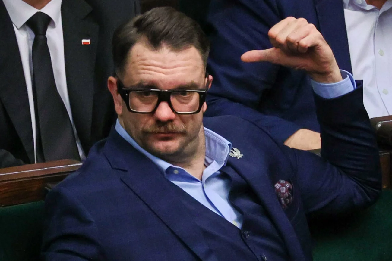 Poseł Łukasz Mejza ma kłopoty. Polityk wykorzystywał swoich współpracowników. Poseł Łukasz Mejza znów ma kłopoty. Ujawniono jak wykorzystywał swoich współpracowników.