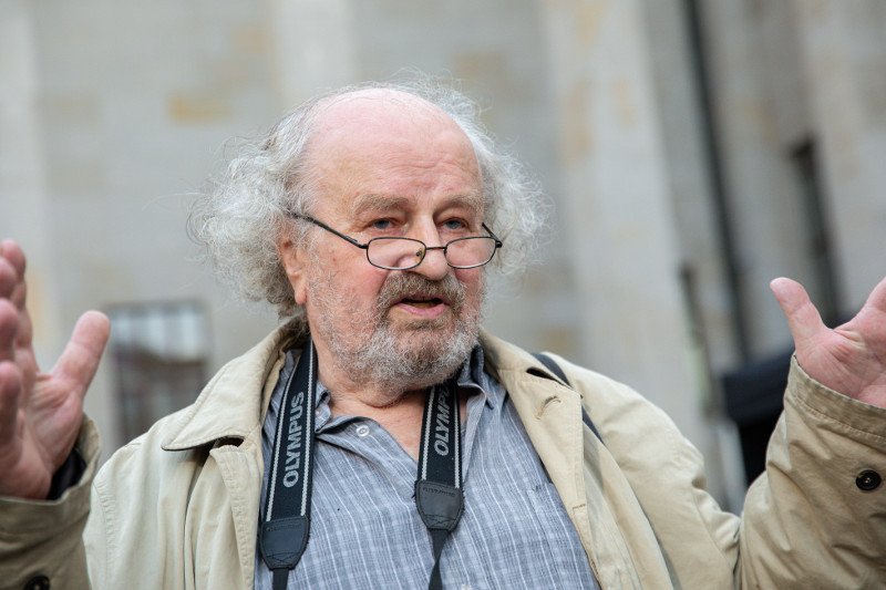 Instalacja "Zatrute źródło" Jerzego Kaliny wywołała wielkie emocje. Ukazuje Jana Pawła II z głazem w czerwonej cieczy.