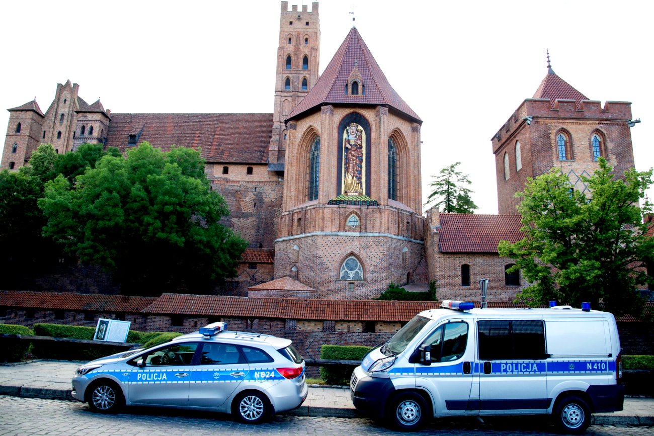 Zabójstwo 36-latka pod blokiem w Malborku. Trwa obława na nożownika