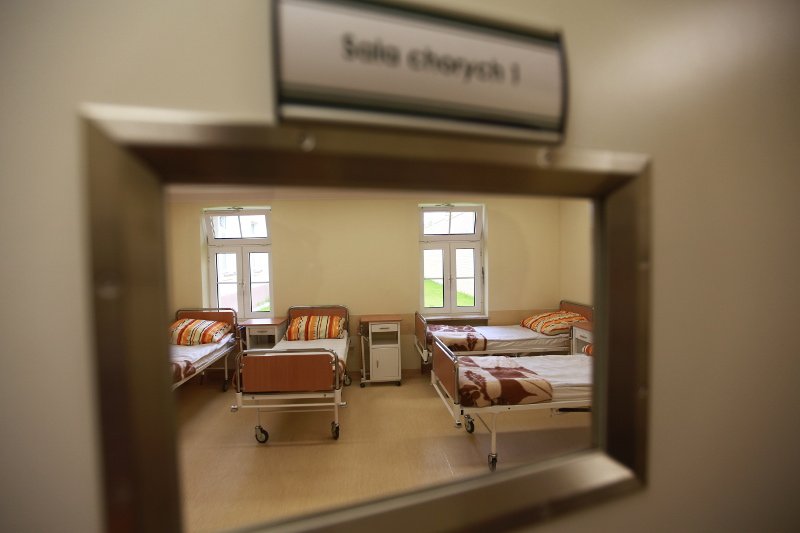 Szpital psychiatryczny w Choroszczy pod Białymstokiem - największy w Polsce - zamyka trzy oddziały, pozostałe siedem stawia w stan likwidacji.