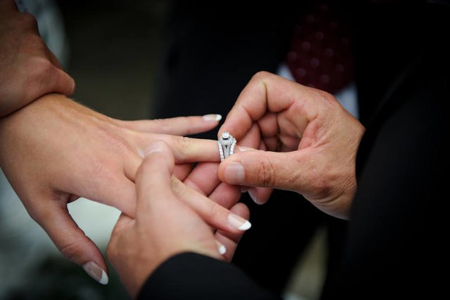 500+ to za małe wsparcie rodzin. Radio Maryja: "Jest plaga rozwodów. Tu potrzebna jest interwencja państwa".